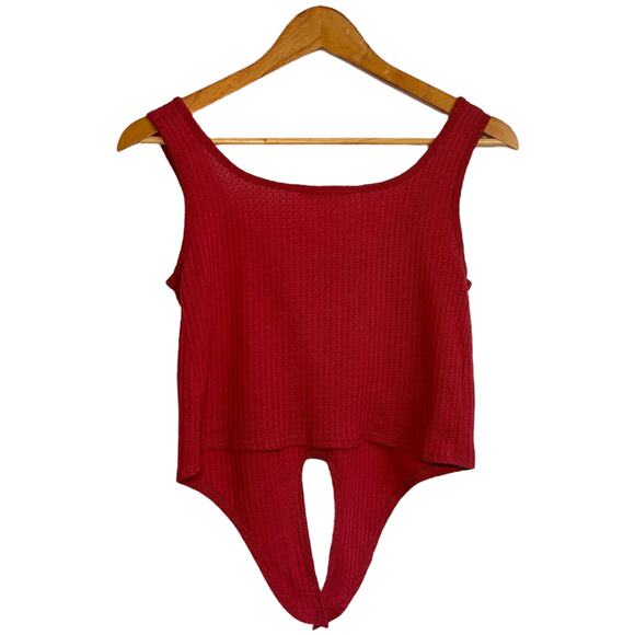Waffle knit red sleeveless bodysuit top - Picture 2 of 3